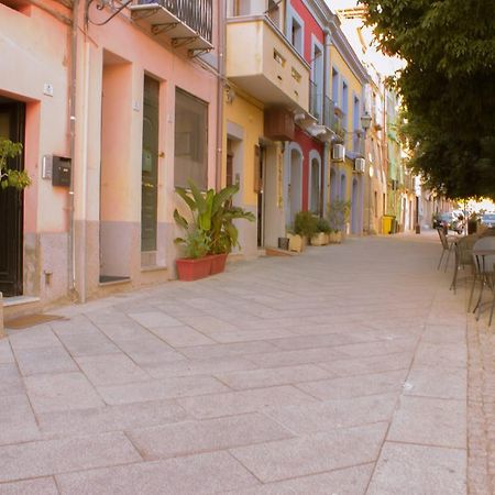 Appartamento Lilla Dei Buoni E Cattivi Cagliari Habitación foto