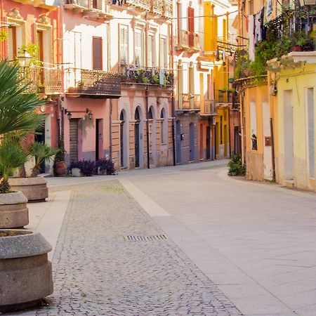 Appartamento Lilla Dei Buoni E Cattivi Cagliari Habitación foto