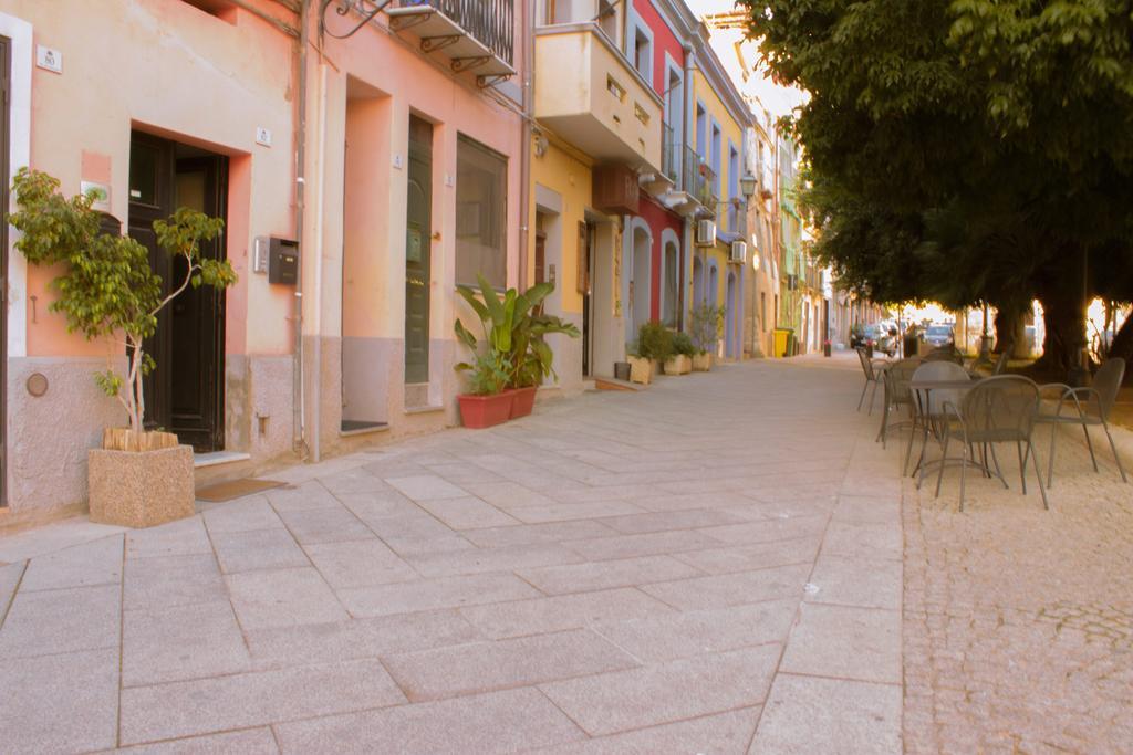 Appartamento Lilla Dei Buoni E Cattivi Cagliari Habitación foto