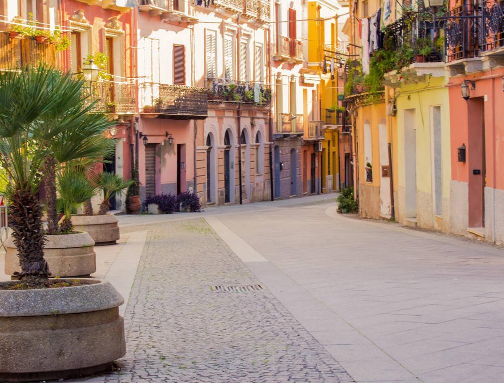 Appartamento Lilla Dei Buoni E Cattivi Cagliari Habitación foto