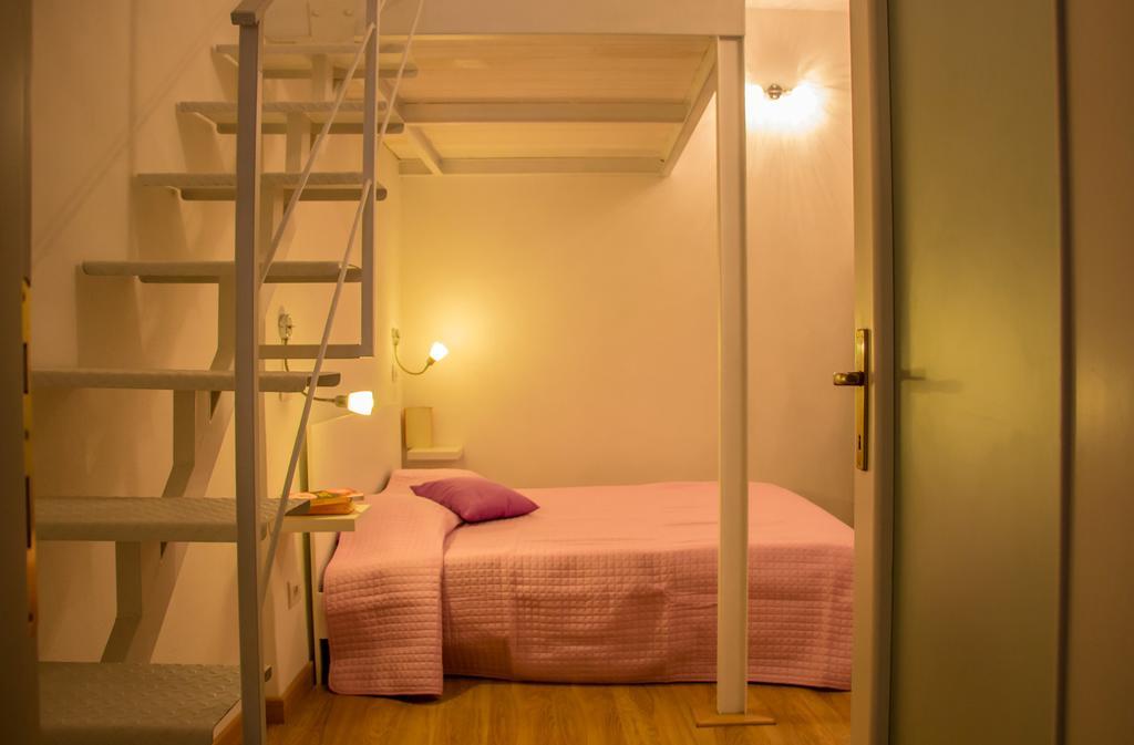 Appartamento Lilla Dei Buoni E Cattivi Cagliari Habitación foto