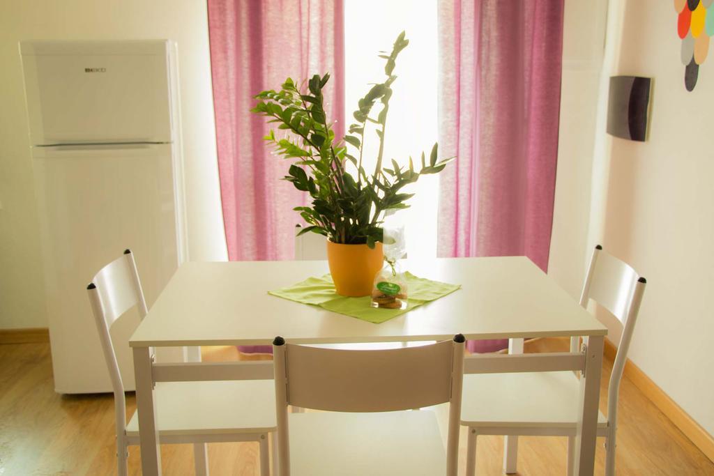 Appartamento Lilla Dei Buoni E Cattivi Cagliari Habitación foto